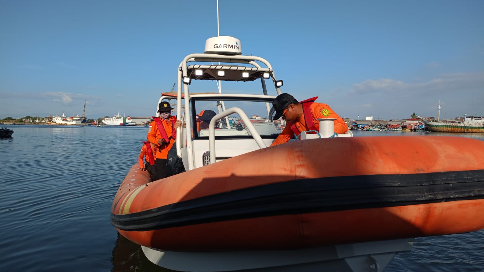 Kapal Jolloro Angkut Wisatawan Dari Pulau Sanrobengi Tenggelam Di