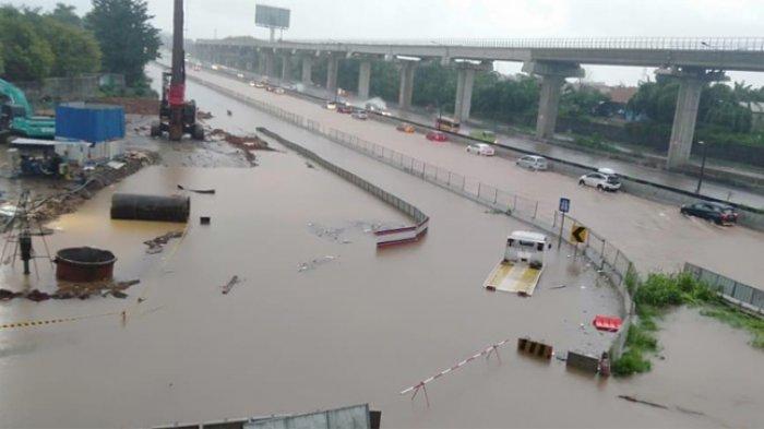  Hujan  Terus  Menerus Tol Jakarta Cikampek Tegenang Air 