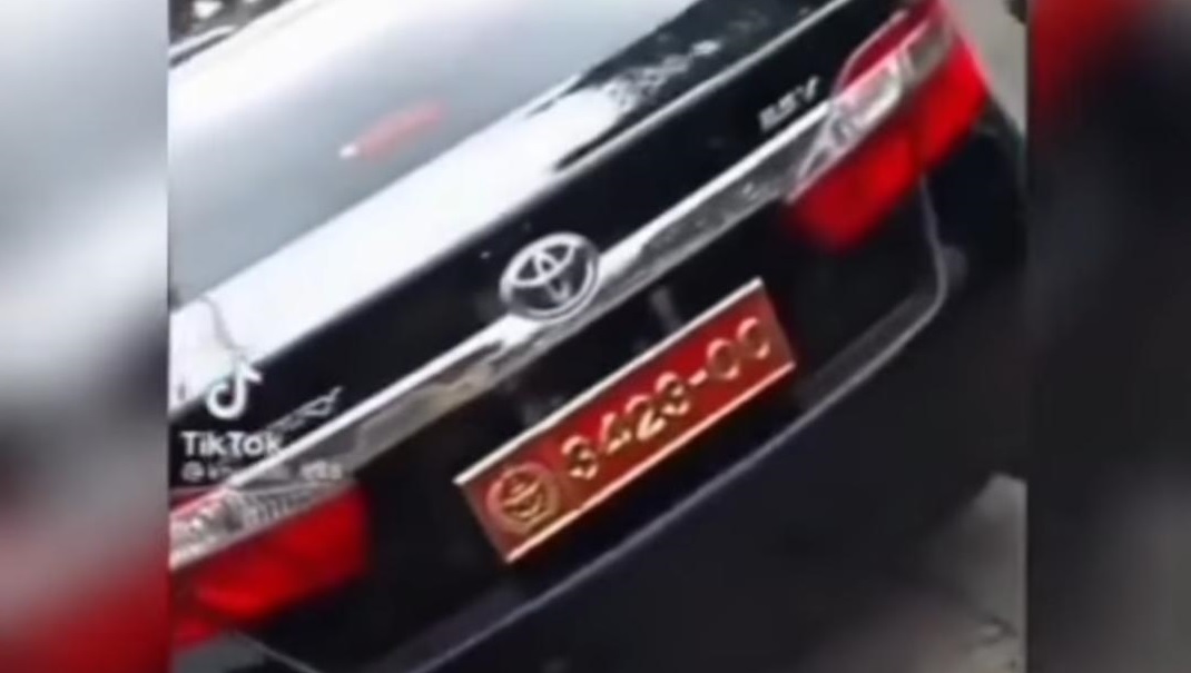 Viral Video Wanita Pamerkan Mobil Dinas TNI, Kapuspen TNI : Plat Nomor Bodong
