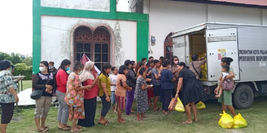 Setelah mengadakan mengadakan operasi pasar di Kantor Kecamatan Bukit Batu, siangnya pukul 13.00 WIB, Sabtu (3/12/2022) tim Dinas Perdagangan, Koperasi