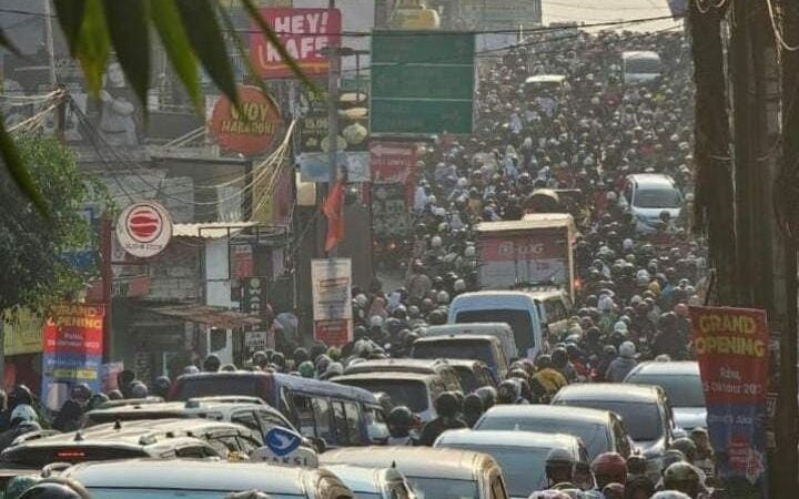 Macet di Jembatan Mampang Kota Depok. Foto : Instagram