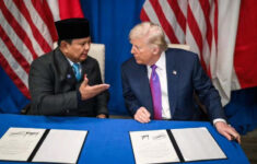 Presiden Prabowo Subianto dan Presiden AS Donald Trump tanda tangani kesepakatan tarif dagang. Dok: Eranasional/HO Instagram @sekretariat.kabinet