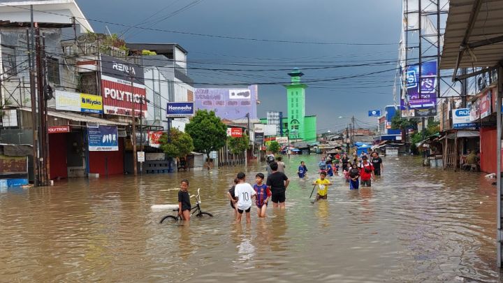 Beberapa Pemukiman di Kabupaten Bandung terendam banjir. (Fot: Int)
