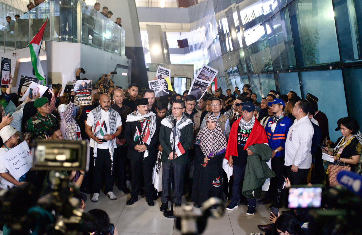 WNI yang disandera tentara Israel saat tiba di Indonesia. (Foto: Int)