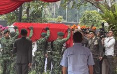 Upacara pemakaman Mantan Menteri Pertahanan RI periode 2014-2019, Ryamizard Ryacudu, Senin 1 Juni 2026. (Foto: Int)