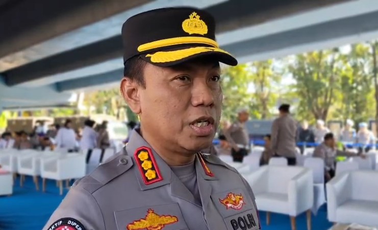 Kabid Humas Polda Sulsel Kombes Pol Didik Supranoto, saat diwawancarai di bawah Flyover, Jalan Urip Sumoharjo, Makassar, Rabu 26 Agustus 2026 pagi. (Foto: Eranasional/Rio Anthony)