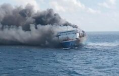 KM Mutiara Sentosa 2 terbakar di laut Sumenep. (Foto: Basarnas)