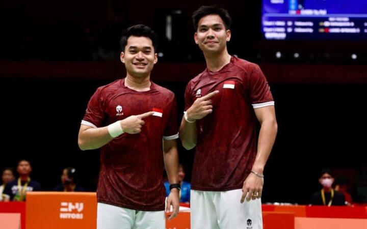 Leo Rolly Carnando/Daniel Marthin mengukir catatan bersejarah setelah merebut medali emas ganda putra pada Asian Games 2026. (Foto: PBSI)