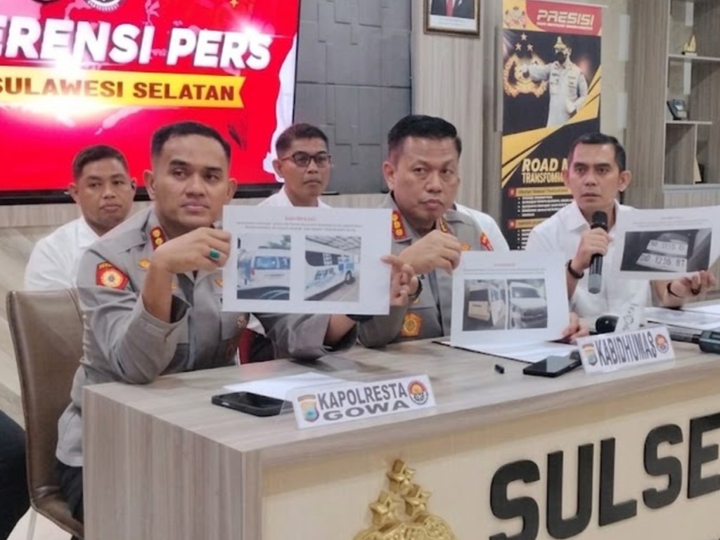 Kasubdit III Tindak Pidana Korupsi Ditreskrimsus Polda Sulsel AKBP Jufri, Kabid Humas Polda Sulsel Kombes Didik Supranoto dan Kapolresta Gowa Kombes Muh. Yusuf saat rilis kasus di Mapolda Sulsel, Senin 28 September 2026. (Foto: ERANASIONAL/Rio Anthony)
