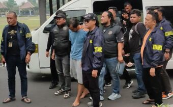 Pelaku pembunuhan ibu dan anak di Madiun diamankan polisi. (Foto: Dok. Polisi)