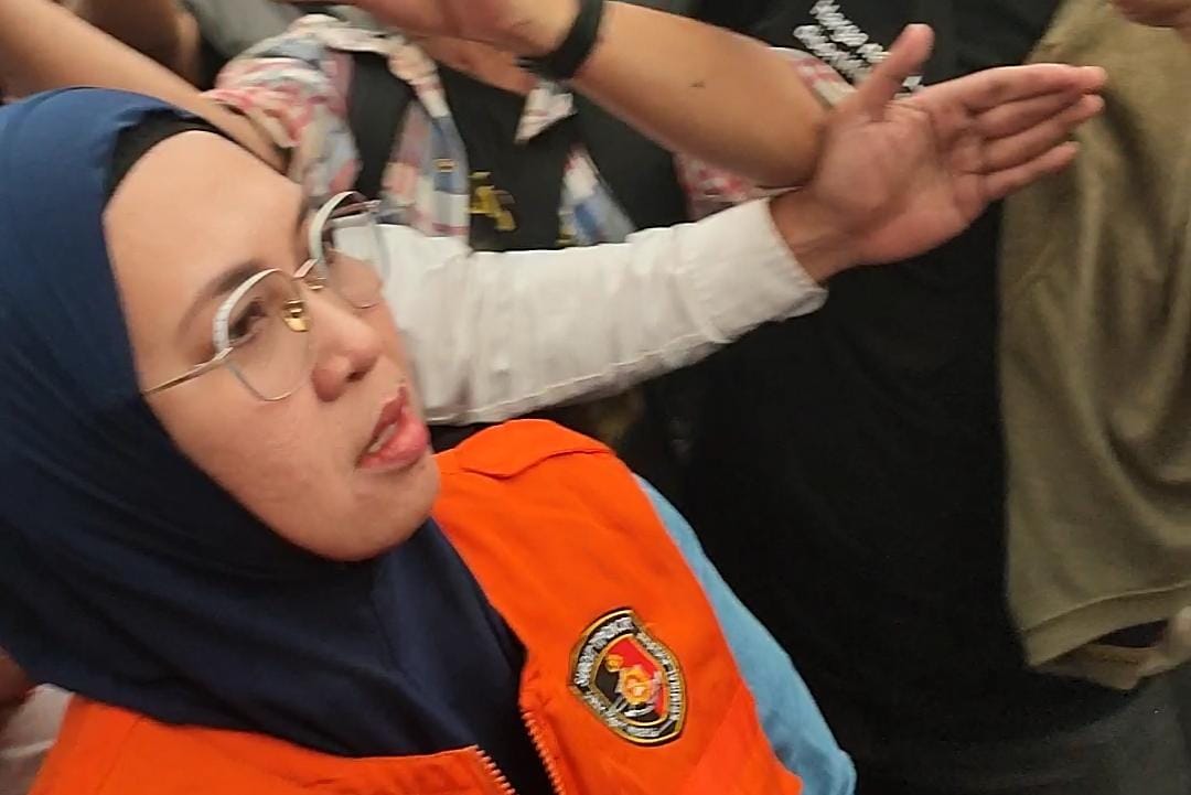Mantan Bupati Gowa Husniah Talenrang ditahan penyidik setelah menjalani pemeriksaan sebagai tersangka