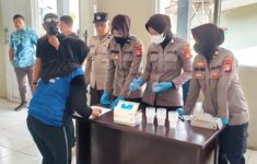 Penghuni Lapas perempuan di Kabupaten Gowa jalani tes urine. (Foto: Polres Gowa)