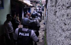 Penggrebekan kampung Ambon. (Foto: Polda Metro)