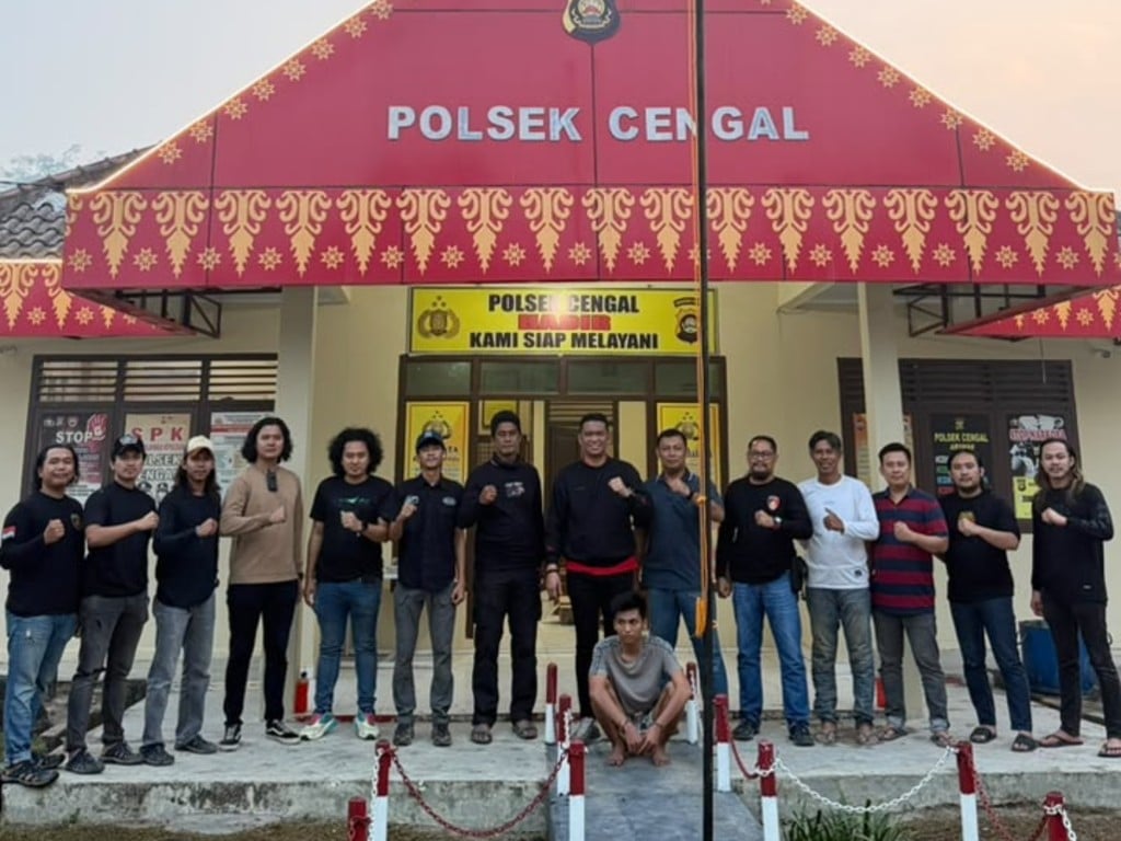 Pelaku saat diamankan Ditreskrimsus Polda Sulawesi Selatan. (Foto: Krimsus Polda Sulsel)